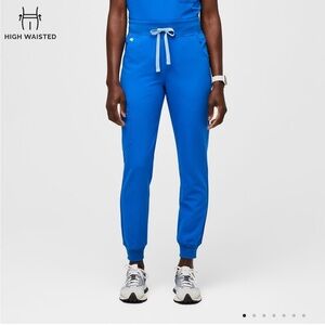 Figs Zamora scrub pants in black. Brand new and still in original packaging!